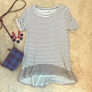 🥳 2/$8 sale- Super soft striped casual tee